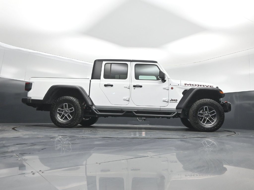 Used 2024 Jeep Gladiator Mojave AWD/4WD image 49