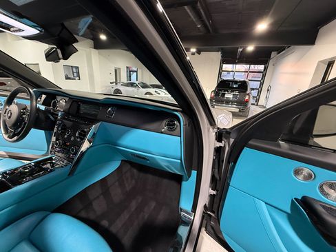 Used 2023 Rolls-Royce Cullinan w/ Cullinan Package image 60