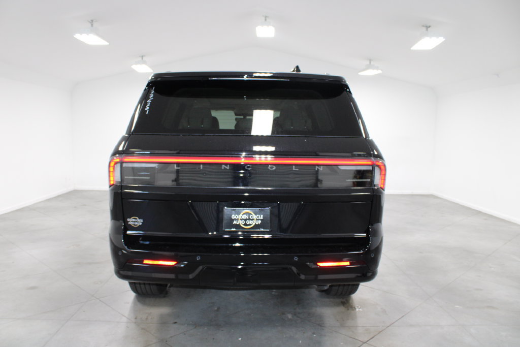 New 2027 Lincoln Navigator Reserve w/ Jet Appearance Package AWD/4WD image 7