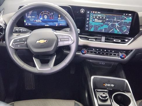 Used 2026 Chevrolet Equinox LT w/ Convenience Package II FWD image 24