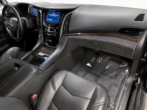 Used 2019 Cadillac Escalade Platinum AWD/4WD image 26