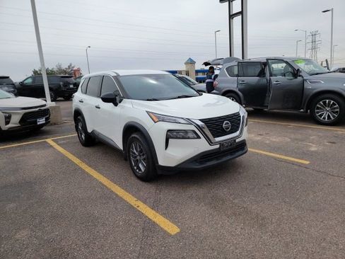Used 2021 Nissan Rogue S image 3