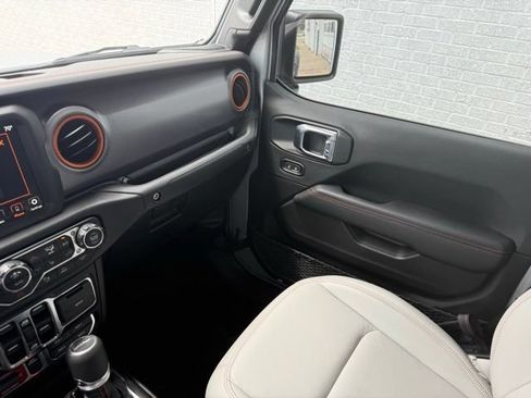 Used 2023 Jeep Gladiator Mojave w/ LED Lighting Group AWD/4WD image 21