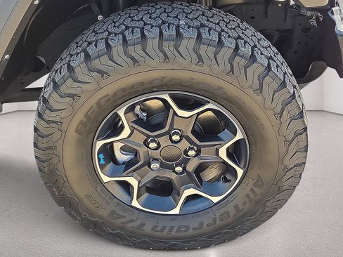 Used 2022 Jeep Wrangler Unlimited Rubicon 4xe AWD/4WD image 11