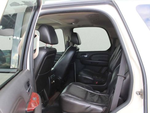 Used 2009 Cadillac Escalade AWD image 6