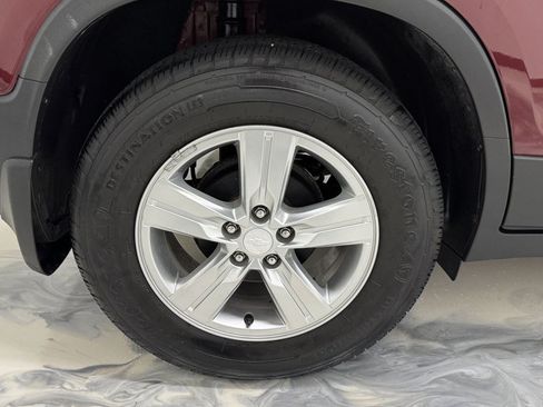 Used 2016 Chevrolet Trax LT w/ LT Sun and Sound Package FWD image 13