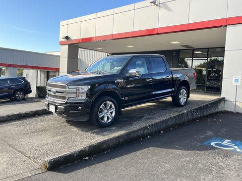 Used 2019 Ford F150 Platinum w/ Equipment Group 701A Luxury AWD/4WD image 4