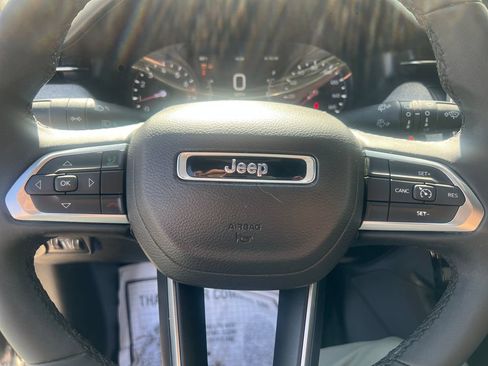 Used 2024 Jeep Compass Latitude AWD/4WD image 14