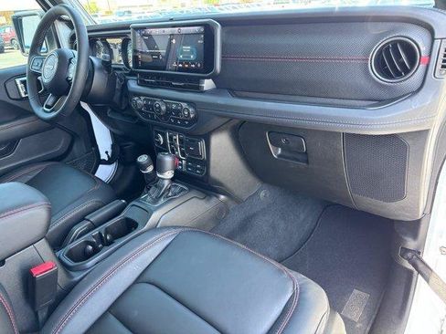 Used 2025 Jeep Gladiator Rubicon w/ Safety Group AWD/4WD image 11