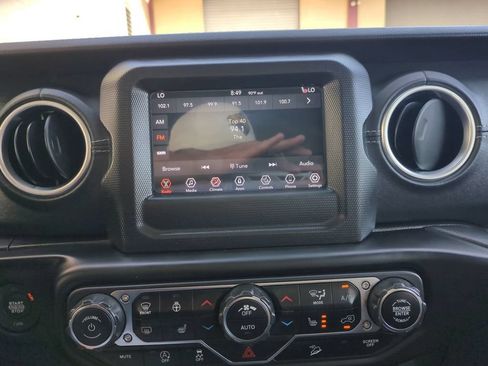 Used 2021 Jeep Wrangler Unlimited Sahara w/ Cold Weather Group AWD/4WD image 20