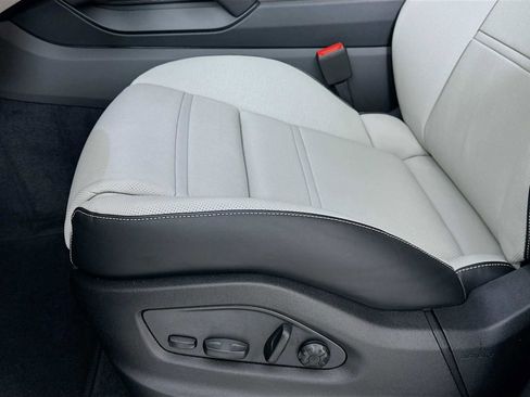 New 2026 Porsche Cayenne image 12