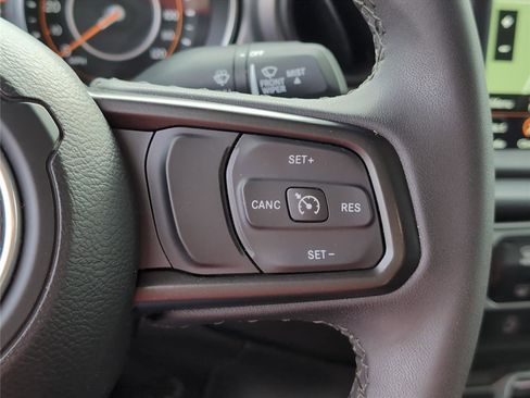 Used 2023 Jeep Gladiator Willys image 25