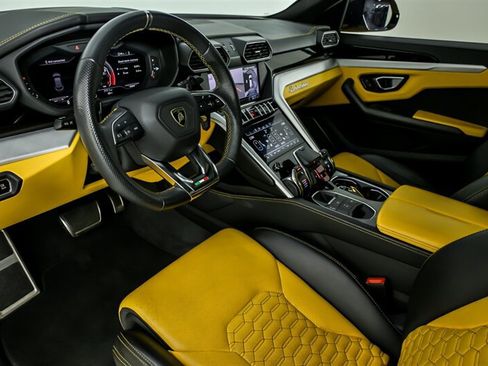 Used 2019 Lamborghini Urus AWD/4WD image 16