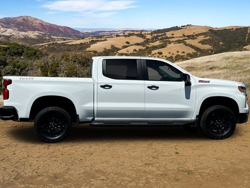 Used 2024 Chevrolet Silverado 1500 LT Trail Boss w/ LT Trail Boss Premium Package image 3