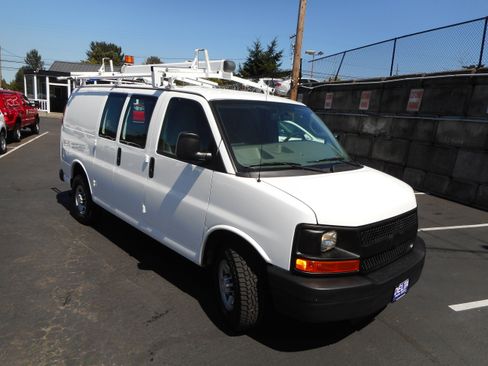 Used 2016 Chevrolet Express 2500 RWD image 5