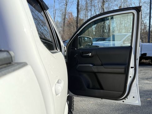 Used 2023 Toyota Tacoma TRD Off-Road w/ Technology Package image 33