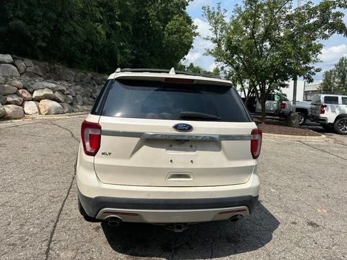 Used 2017 Ford Explorer XLT w/ Equipment Group 202A FWD image 4