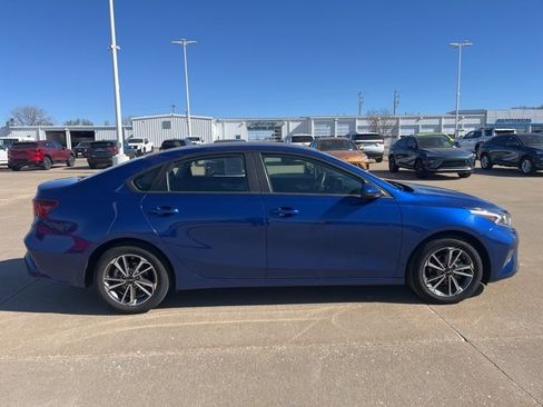 Used 2023 Kia Forte LXS image 2