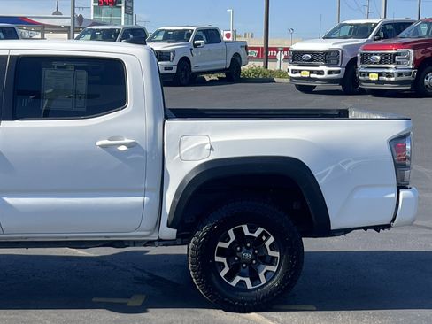 Used 2022 Toyota Tacoma TRD Off-Road w/ Technology Package AWD/4WD image 12
