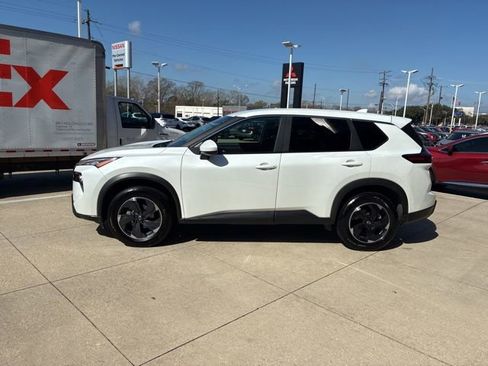 Used 2025 Nissan Rogue SV image 4