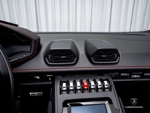 Used 2021 Lamborghini Huracan EVO RWD image 27
