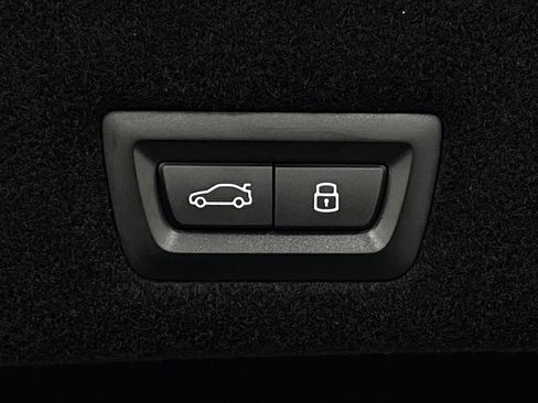 Used 2024 BMW i7 xDrive60 image 17