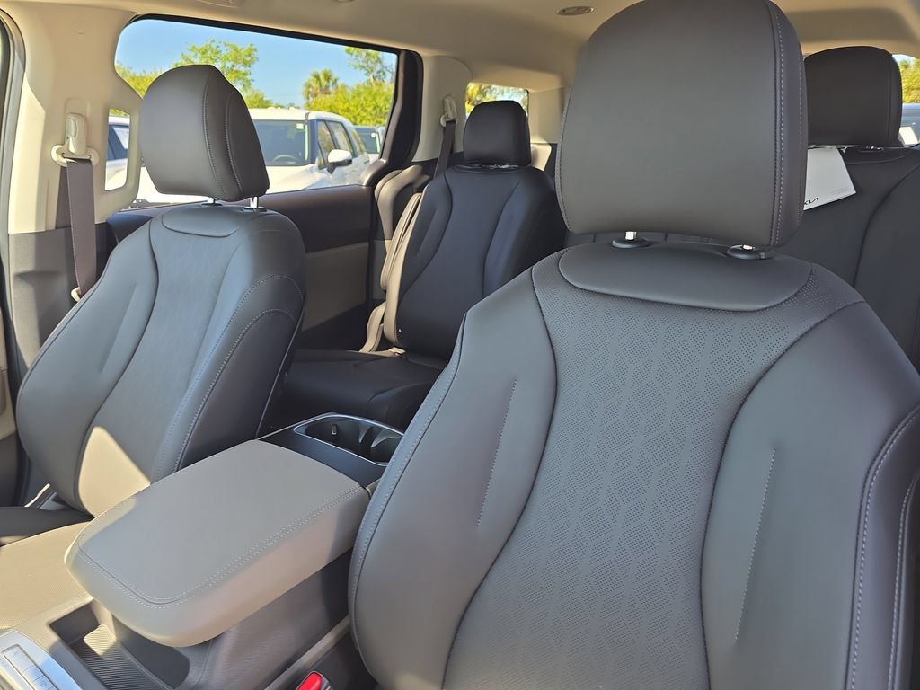 New 2026 Kia Carnival FWD image 22