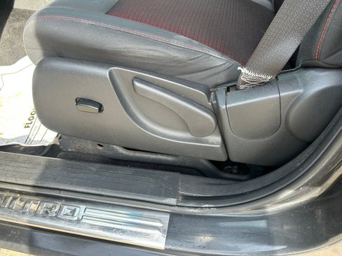 Used 2011 Dodge Nitro Detonator w/ Chrome Accents Group image 16