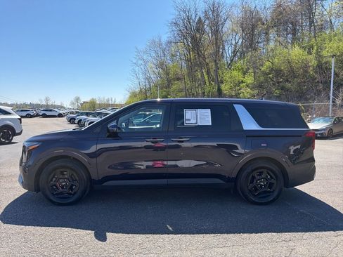 Certified 2025 Kia Carnival image 2