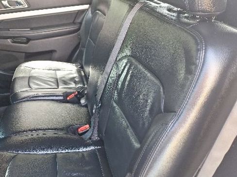 Used 2017 Ford Explorer XLT w/ Equipment Group 202A AWD/4WD image 20