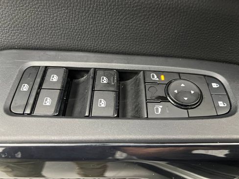 Used 2024 Nissan Pathfinder SV FWD image 15