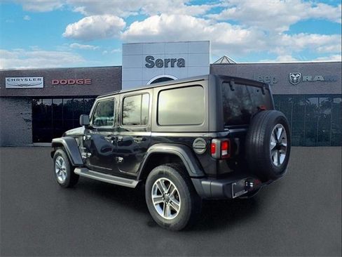 Used 2018 Jeep Wrangler Unlimited Sahara w/ Cold Weather Group image 4
