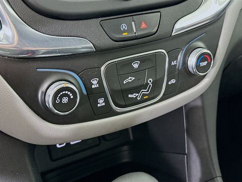 Used 2023 Chevrolet Equinox LS FWD image 22