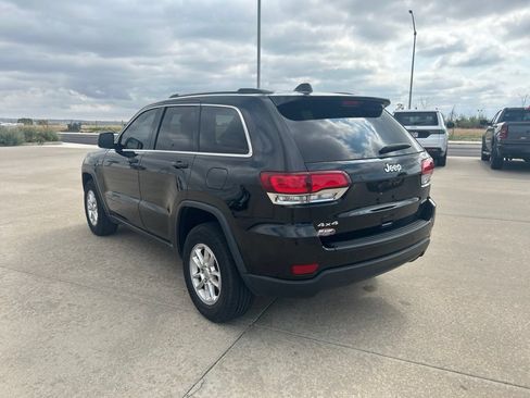 Used 2020 Jeep Grand Cherokee Laredo AWD/4WD image 3