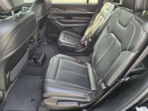 Used 2023 Jeep Grand Cherokee L Limited image 19