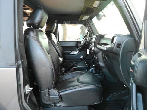 Used 2016 Jeep Wrangler Rubicon w/ Power Convenience Group image 15