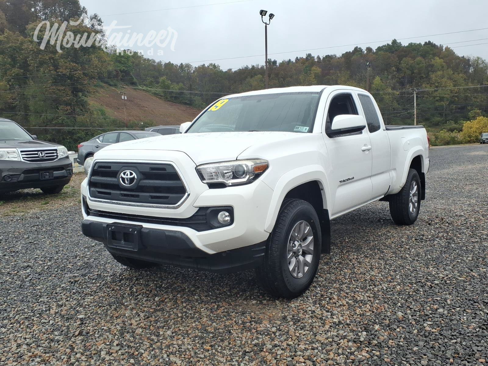 Used 2016 Toyota Tacoma SR5 RWD image 1