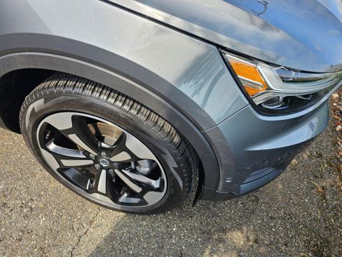 Used 2019 Volvo XC40 T5 Momentum image 9