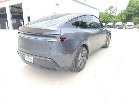Used 2026 Tesla Model Y 2WD image 3