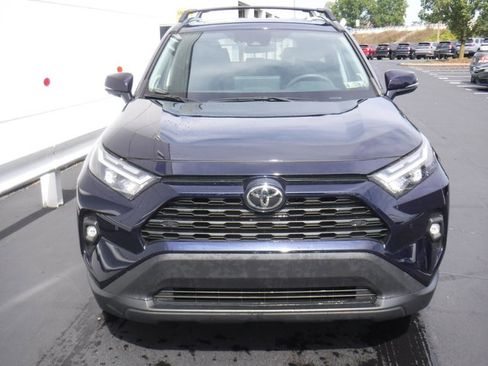 Used 2023 Toyota RAV4 XLE Premium image 5