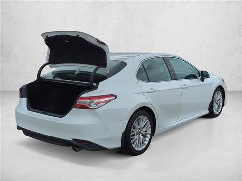 Used 2019 Toyota Camry XLE FWD image 7