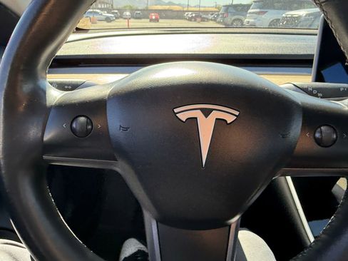 Used 2018 Tesla Model 3 Long Range RWD image 16