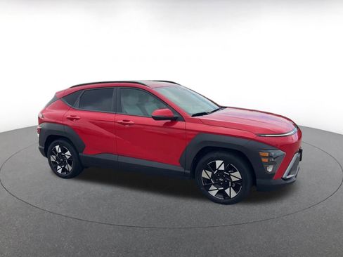 Used 2025 Hyundai Kona SEL image 2