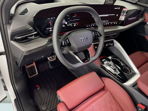New 2025 Audi SQ5 Prestige image 4