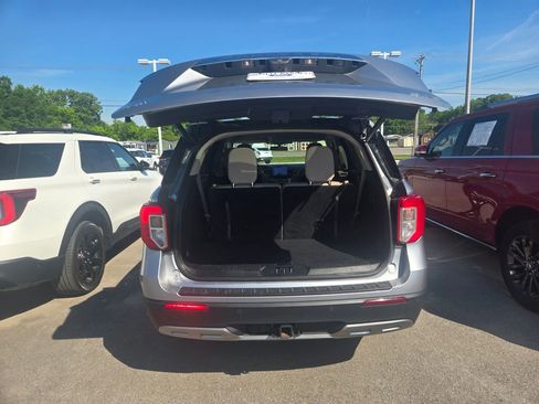 Used 2023 Ford Explorer XLT w/ Equipment Group 202A AWD/4WD image 5