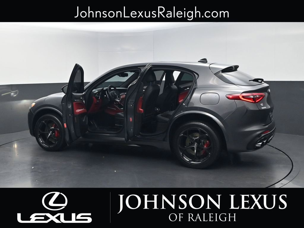 Used 2018 Alfa Romeo Stelvio Quadrifoglio w/ Driver Assist Dynamic Package AWD/4WD image 39