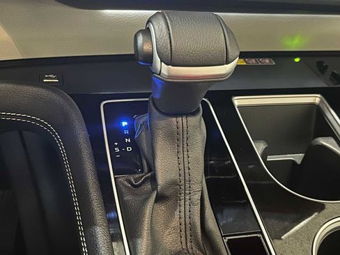 Certified 2025 Toyota Sienna Platinum image 18