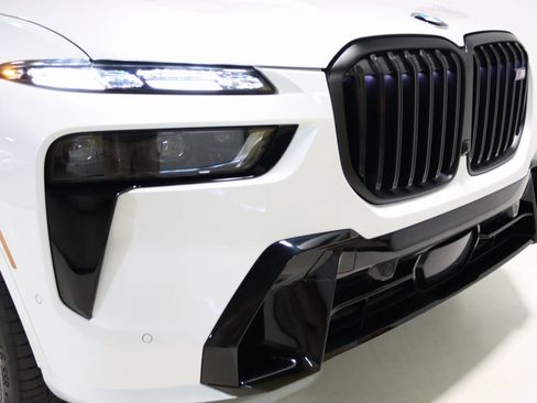 Used 2024 BMW X7 M60i image 26