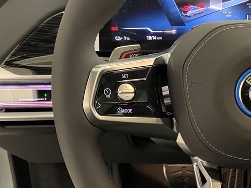 Used 2025 BMW i7 xDrive60 image 40