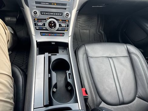 Used 2017 Lincoln MKZ Reserve w/ Technology Package FWD image 6